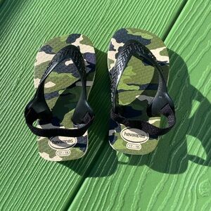 Camo baby havaianas flip flops